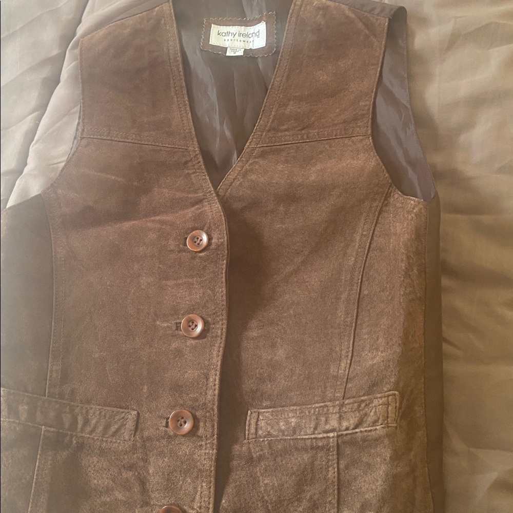 Kathy Ireland Brown Suede Vest size small fits like an extra small